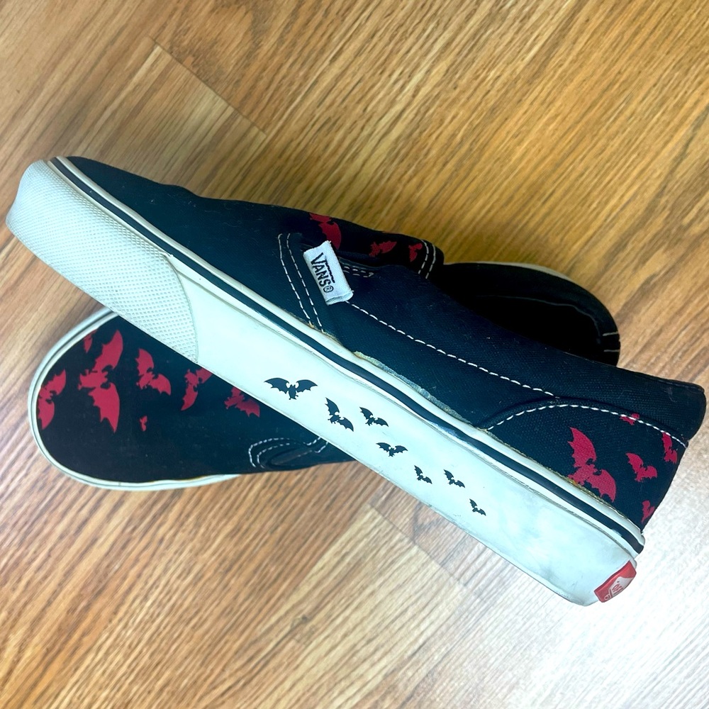 COPY - Vans Warped Tour Bat Trail  Black/Red Ltd Ed Youth size 3.